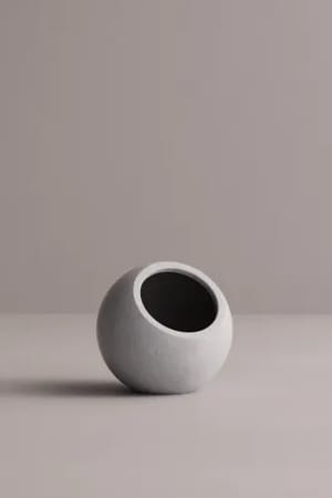 Einzigartiges strukturiertes Pflanzgefäß - robust und wetterbeständig