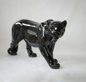 Luxuriöse Majestätische Schwarze Panther-Skulptur mit Hochglanzfinish