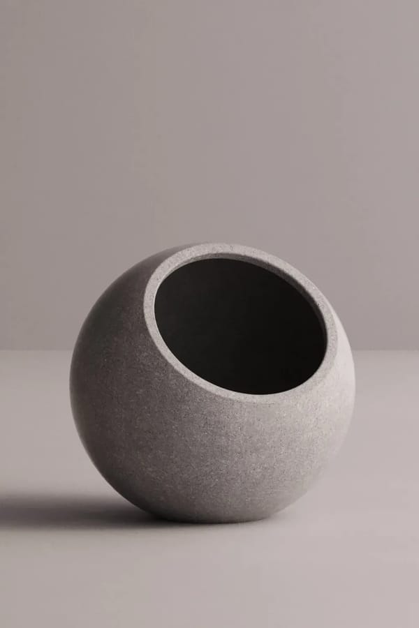 Einzigartiges strukturiertes Pflanzgefäß - robust und wetterbeständig