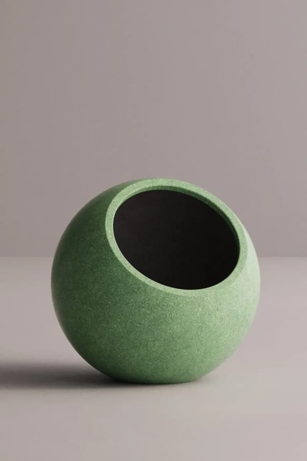 Einzigartiges strukturiertes Pflanzgefäß - robust und wetterbeständig