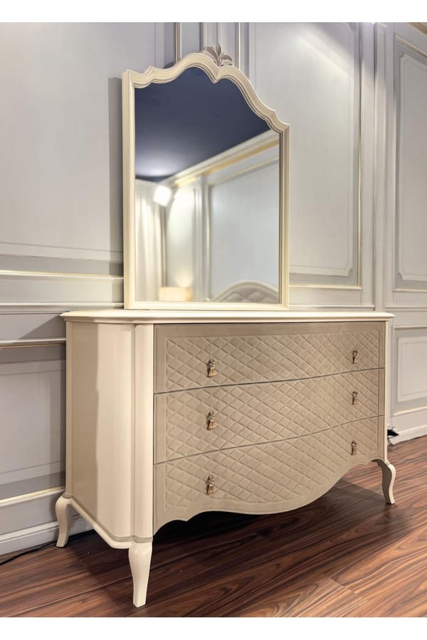 Royal Ivory Lacquered Chest of Drawers – Quilted Nubuck Detailing