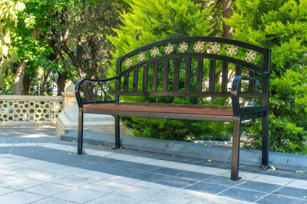 The Art of Outdoor Elegance: Blending Function and Design in Modern Garden Benches