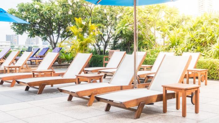 Sunlit Sophistication: Designing Elegant Outdoor Lounges