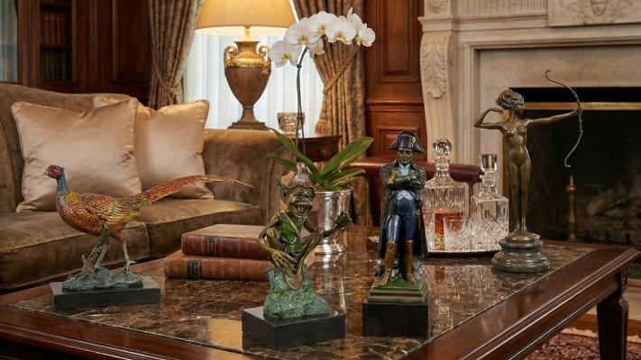 Die Seele des Raums: Bronzeskulpturen in europäischen Luxusinterieurs
