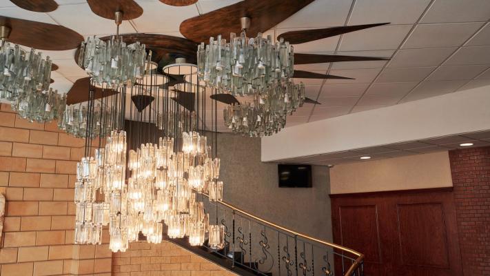 Elegant Ceiling Lights for Refined Interiors: A Guide for Curating Sophisticated Living Rooms