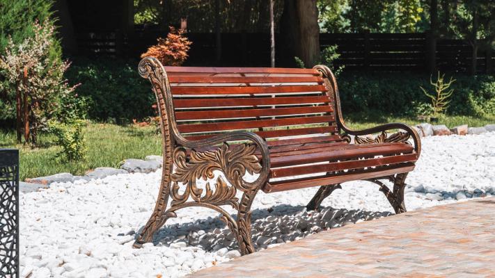 Luxury Garden Benches That Redefine Outdoor Comfort in Villas, Estates and European Courtyards