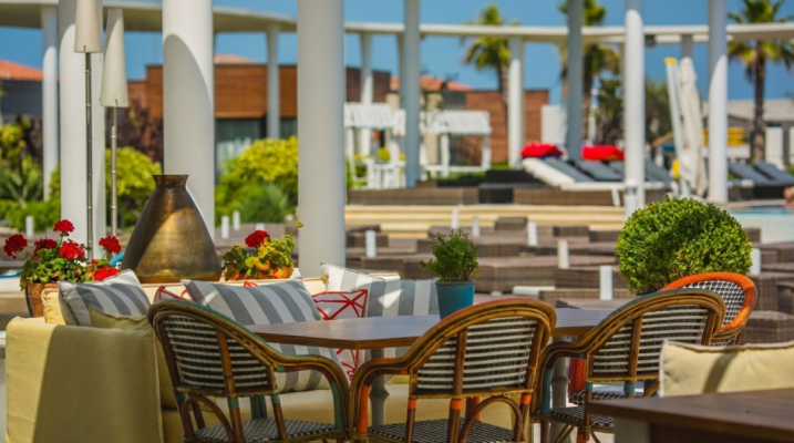 The Art of Outdoor Dining in Luxury Homes