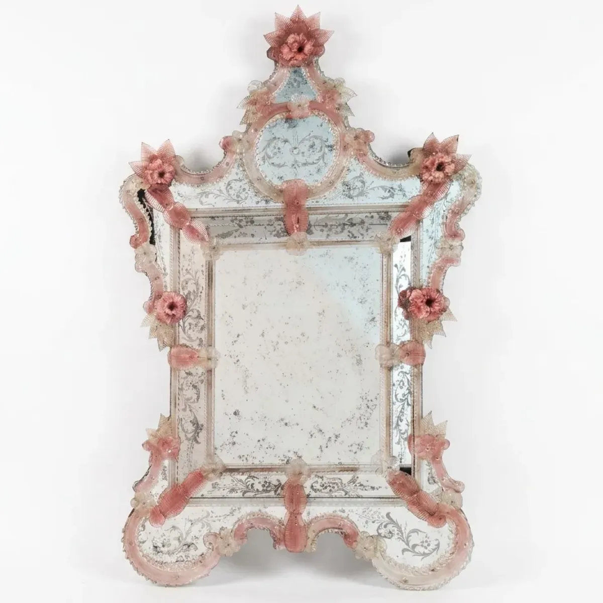 Miroir Mural de Luxe Vénitien Antique avec Cadre en Verre Baroque Floral Rose Vue de face par Luxury Group International
