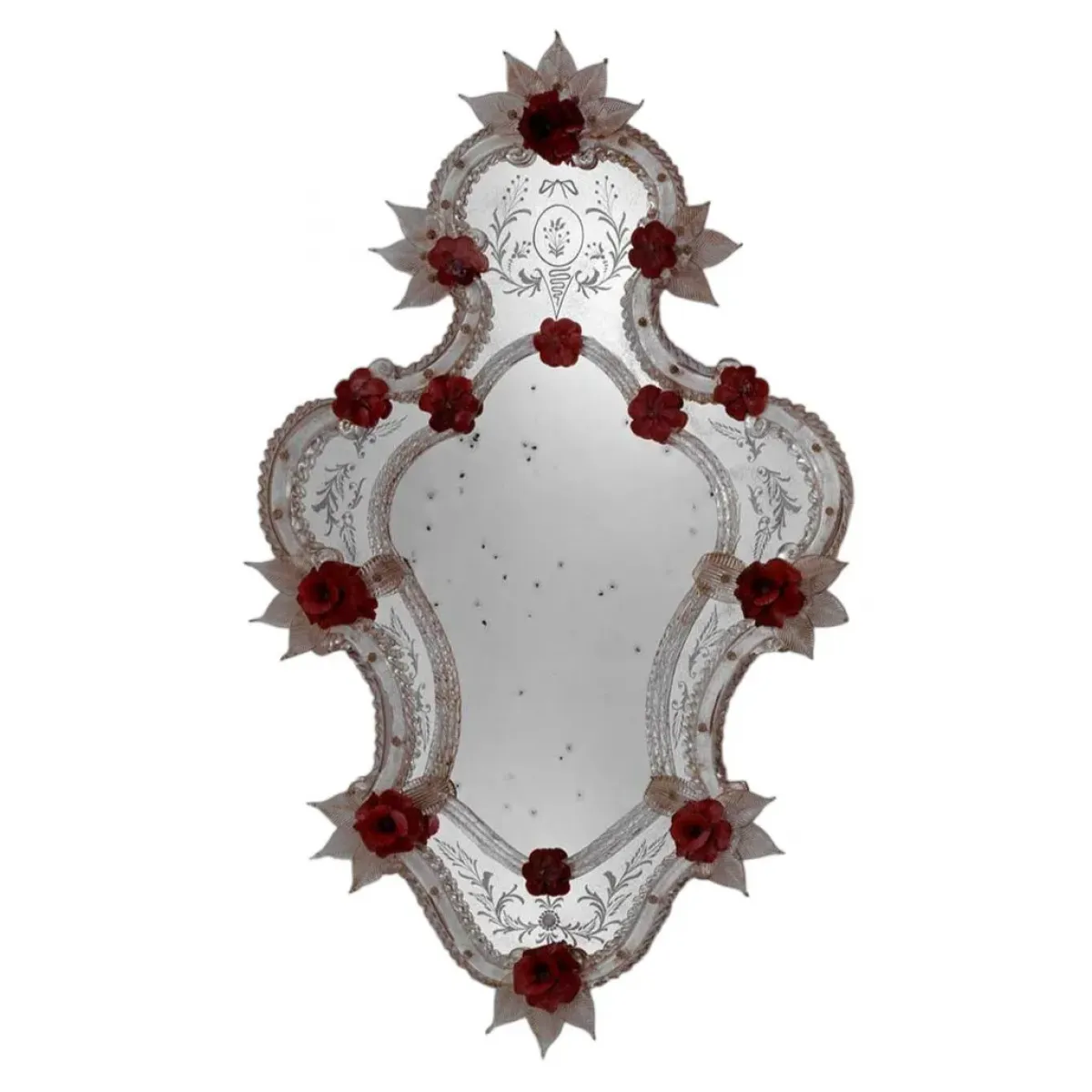 Miroir Mural de Luxe Vénitien Antique avec Accents Floraux Rouges dans un Cadre en Verre Baroque Gravé à la Main Vue de face par Luxury Group International