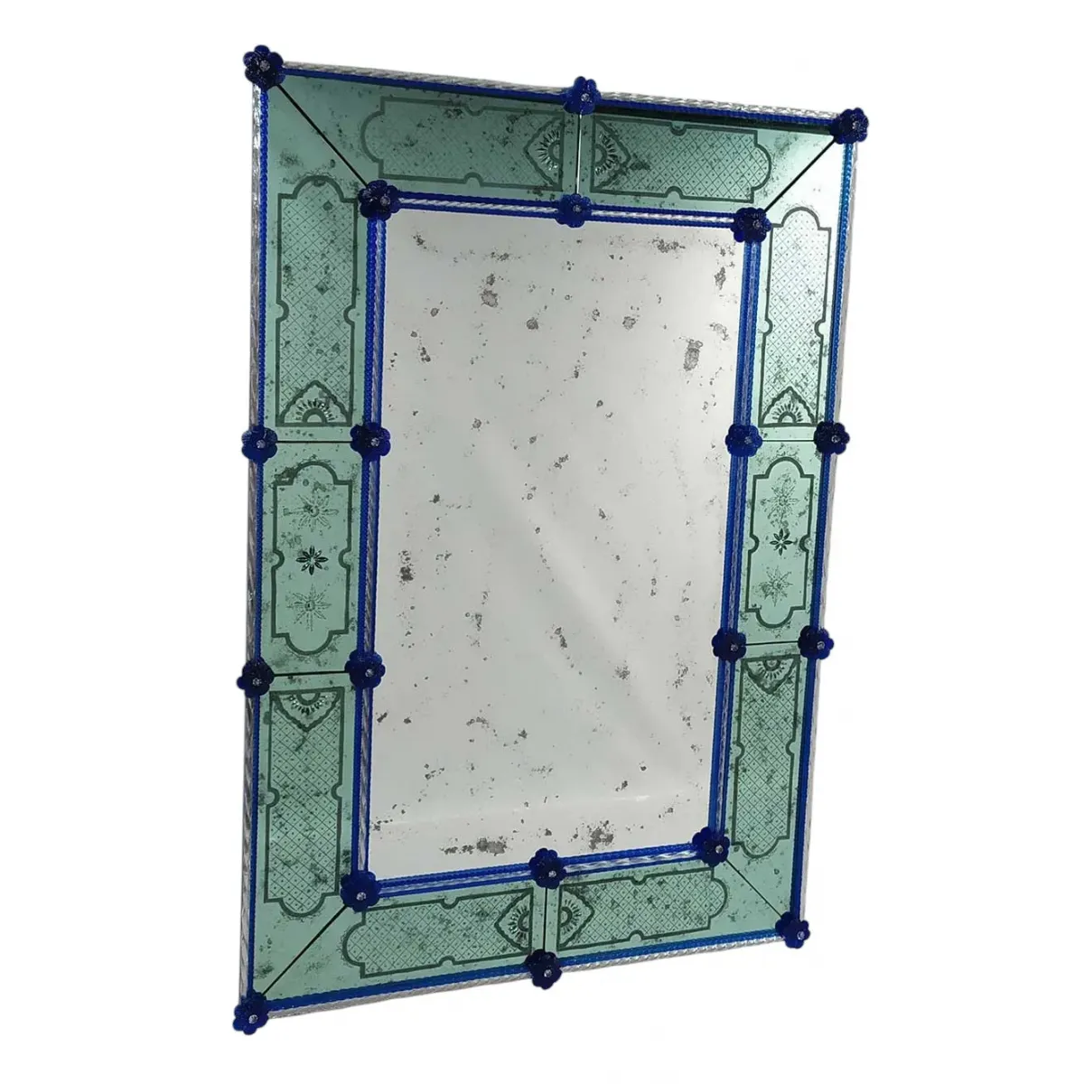 Miroir Mural Vénitien Antique de Luxe avec Rosaces Florales Bleues dans un Cadre en Verre Vert Gravé Vue de face par Luxury Group International