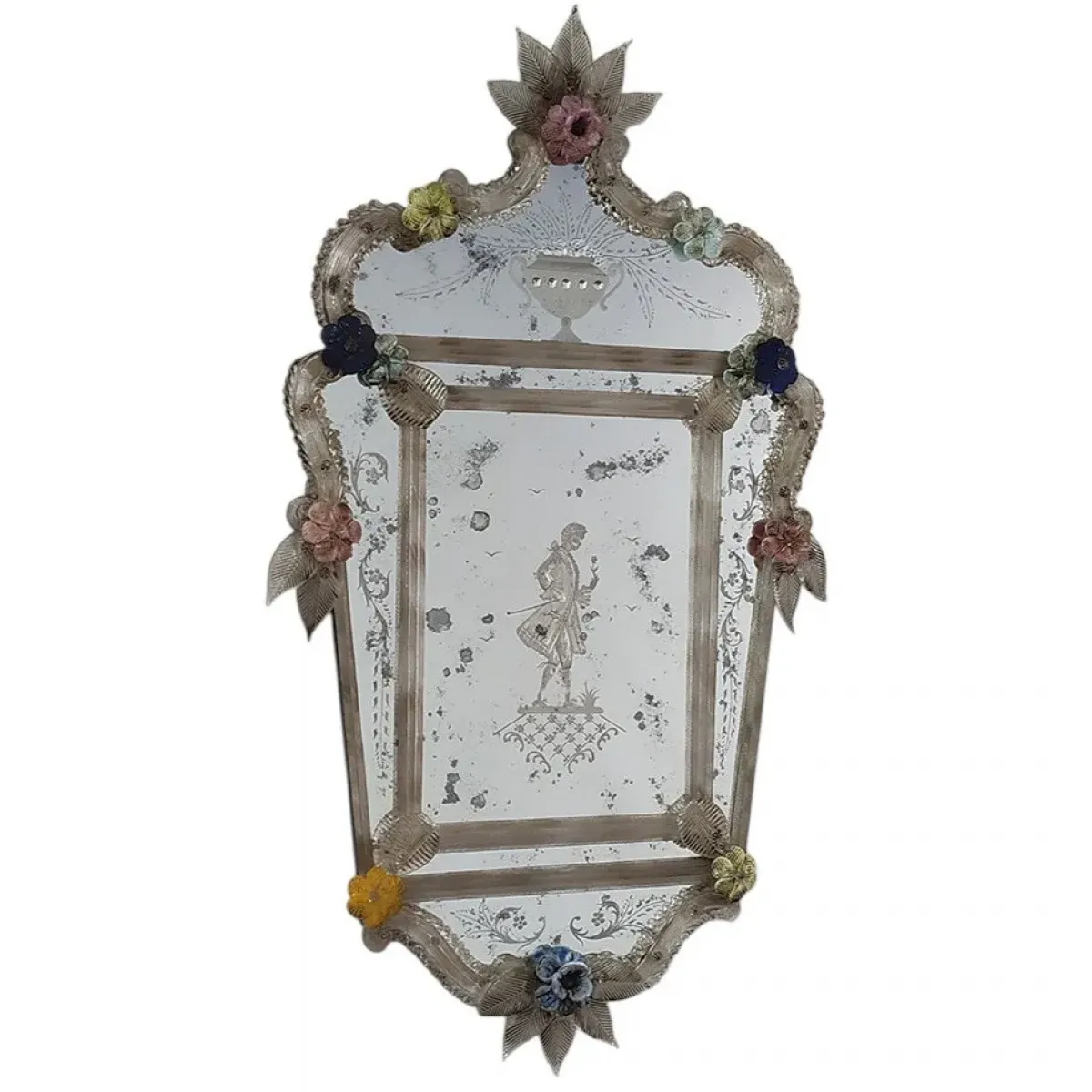 Miroir Mural de Luxe Vénitien Antique Floral Multicolore avec Cadre Baroque Gravé Vue de face par Luxury Group International