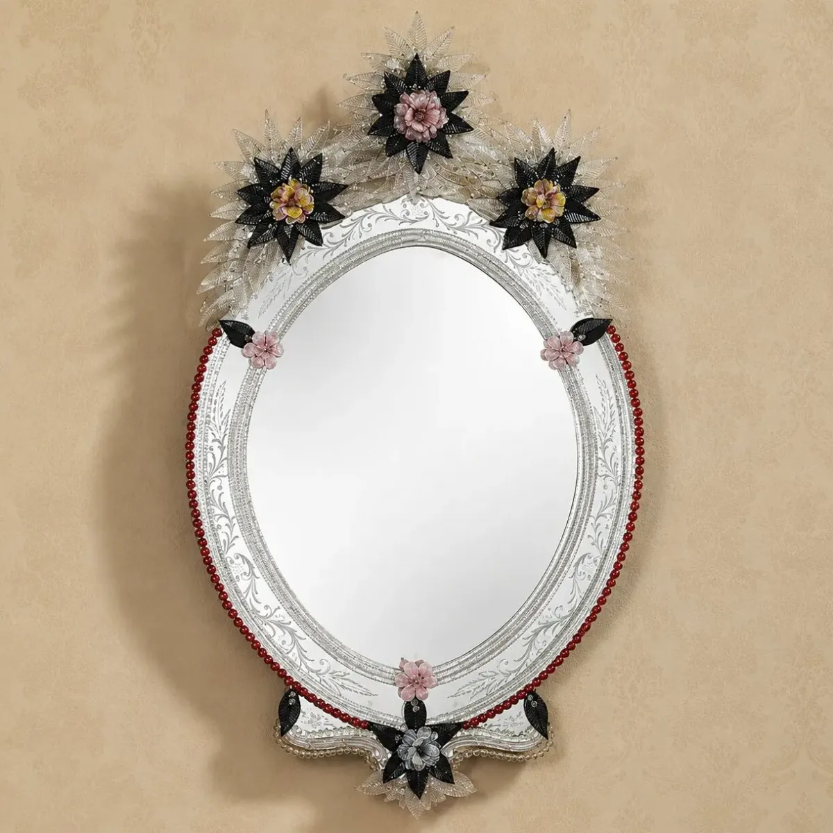 Miroir Mural de Luxe Vénitien Antique Ovale avec Bordure Perlée Rouge et Couronne Florale Baroque Vue de face par Luxury Group International