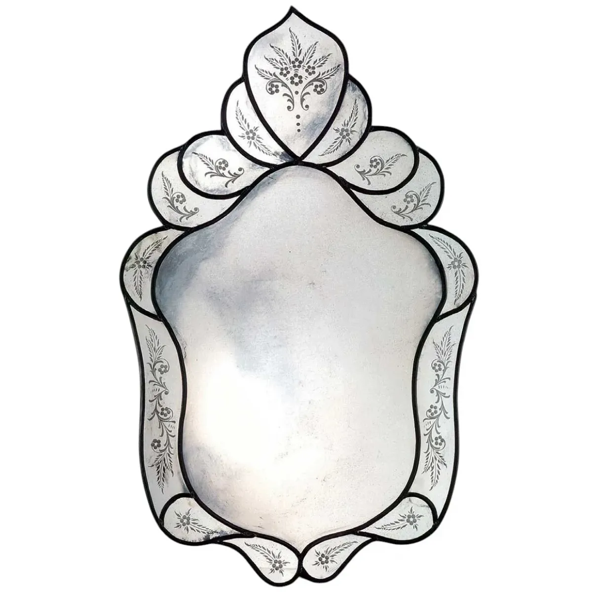 Miroir Mural de Luxe Designer Style Vénitien avec Bordure Noire et Cadre en Verre Gravé à Motifs Floraux Vue de face par Luxury Group International