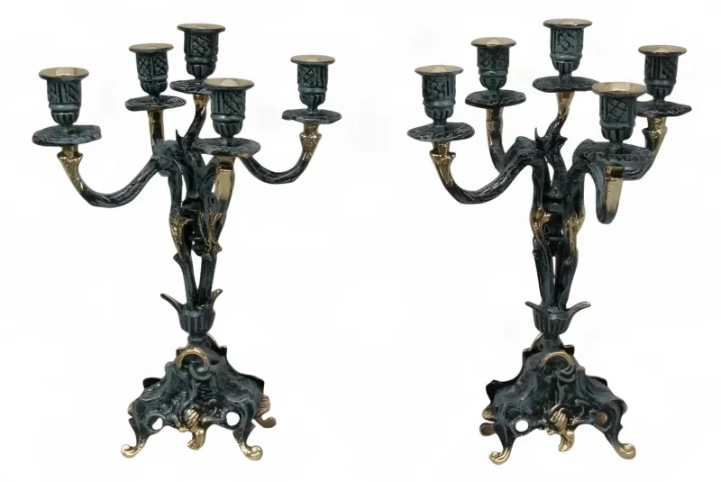 Par de Candelabros Barrocos de Bronce de Cinco Luces con Acabado Pintado a Mano - Candelabro Vista frontal por Luxury Group International