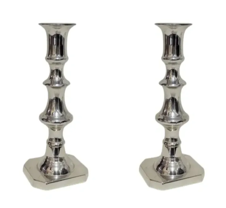 Paire de Bougeoirs en Bronze à Balustres Échelonnés de Luxe avec Bases Octogonales par Luxury Group International