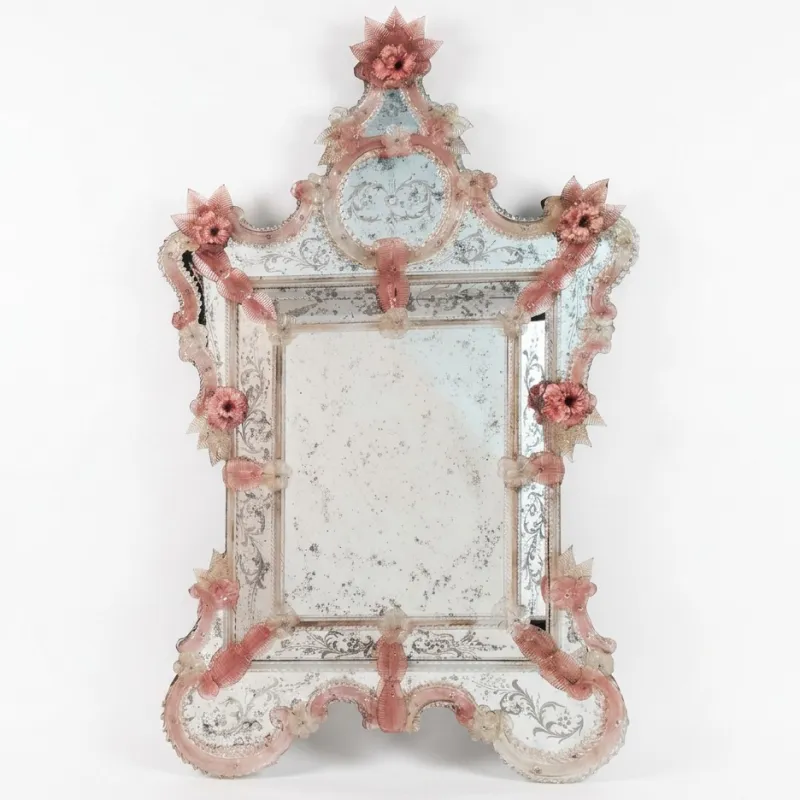 Miroir Mural de Luxe Vénitien Antique avec Cadre en Verre Baroque Floral Rose Vue de face par Luxury Group International
