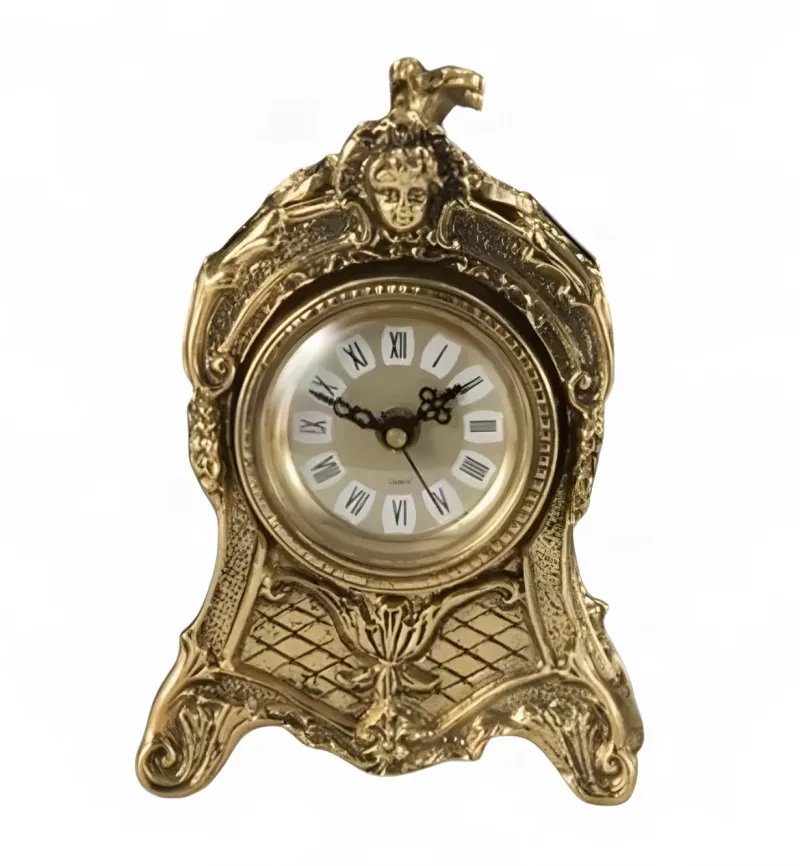 Reloj de Mesa de Bronce de Lujo Barroco con Escudo Mascarón Esculpido y Base de Celosía Ornamental Vista frontal por Luxury Group International