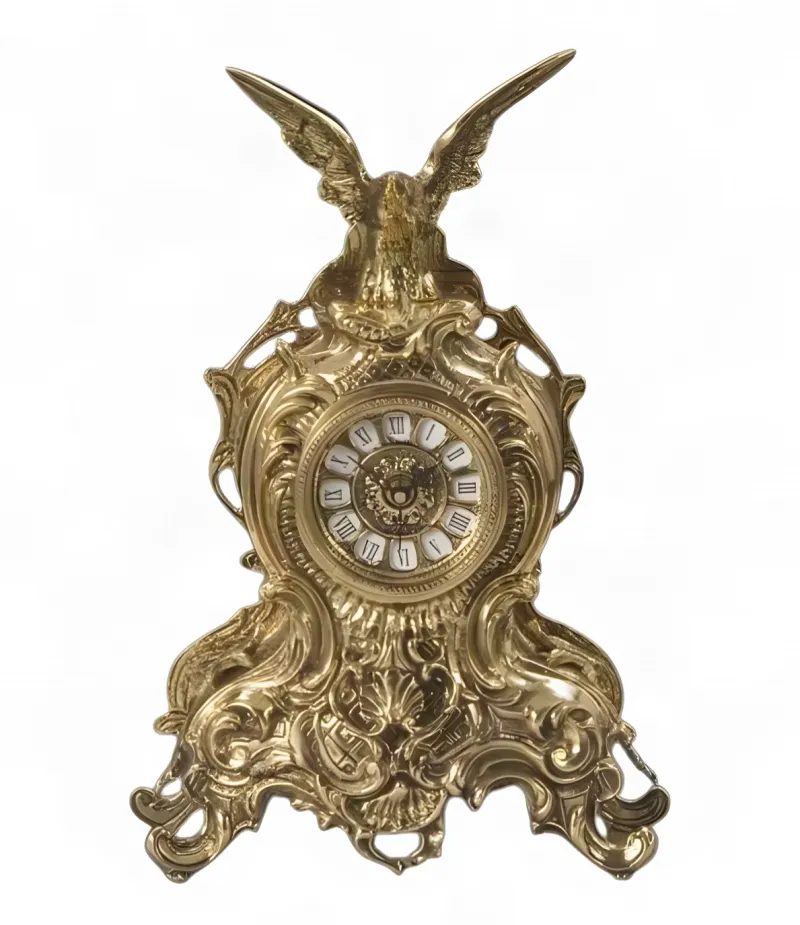 Orologio da Tavolo Barocco di Lusso in Bronzo Dorato con Aquila dalle Ali Spiegate e Intagli Ornamentali Vista frontale di Luxury Group International