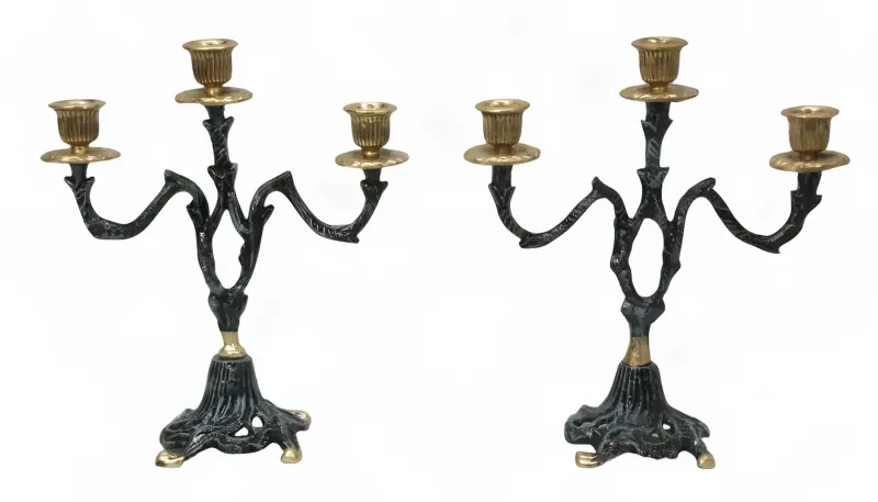 Barocke Luxus-Dreiflammige Kerzenhalter aus Bronze im Paar mit Schlaufenförmigem Stiel & Ornamentierter Basis von Luxury Group International