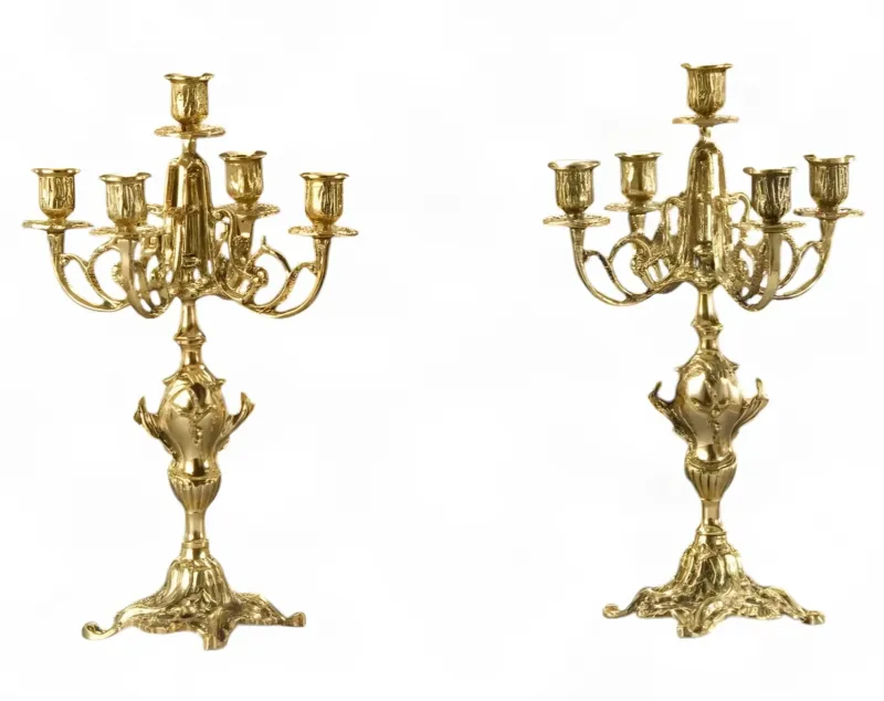 Coppia di Lusso di Candelabri Barocchi in Bronzo a Cinque Fiamme con Stelo a Vaso Ornato - Portacandele di Luxury Group International