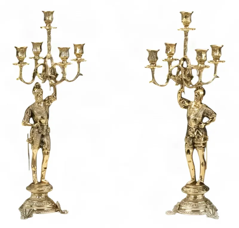 Luxuriöses Barock-Kerzenhalter-Duo mit fünf Armen und skulptiertem stehenden Krieger als Basis - Kerzenhalter von Luxury Group International