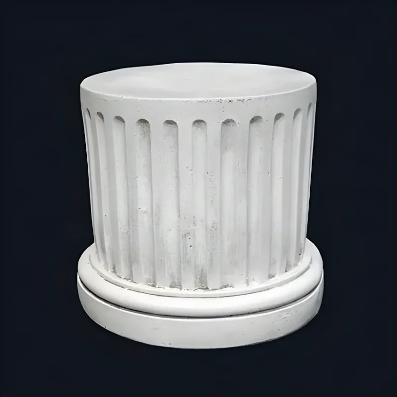 Fluted Drum Luxus Gartenpodest mit gestufter runder Basis – Gartendekoration Vorderansicht von Luxury Group International