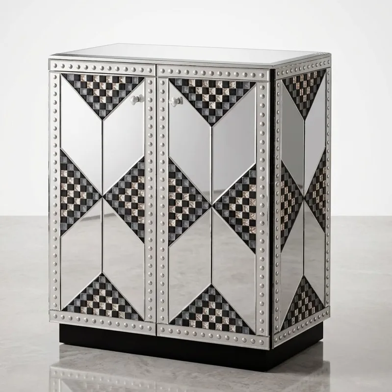 Geometrisches Luxus-Sideboard aus Silber mit Nieten und Schachbrett-Spiegeltüren Vorderansicht von Luxury Group International
