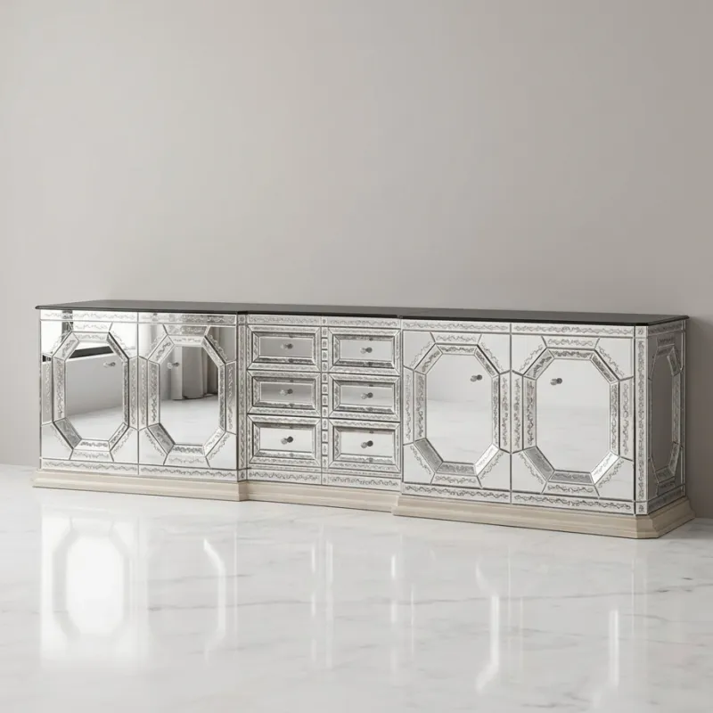 Grand Venetian Luxus Sideboard mit handgravierten silbernen Facettenspiegelverkleidungen Vorderansicht von Luxury Group International