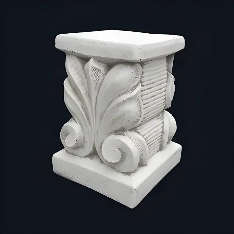 Luxus Architektonischer Sockel mit Akanthusblatt-Relief und Gerippten Paneelen – Gartendekoration Vorderansicht von Luxury Group International