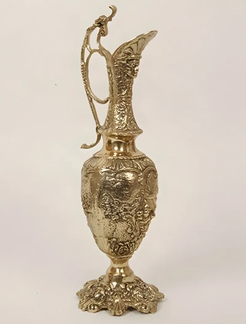 Luxuriöse Barock-Krugvase mit verlängertem Ausguss und kunstvollem Sockel - Luxusvasen von Luxury Group International