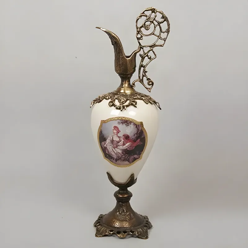 Luxus Barock-Krugvase mit handbemaltem Porzellankörper und kunstvollem Bronzegriff – Luxusvasen von Luxury Group International