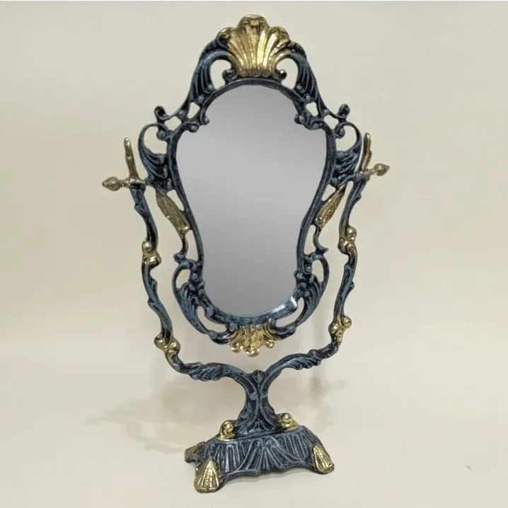 Luxus Barock Drehbarer Tischspiegel mit Skulptiertem Ornamentrahmen und Sockelbasis von Luxury Group International