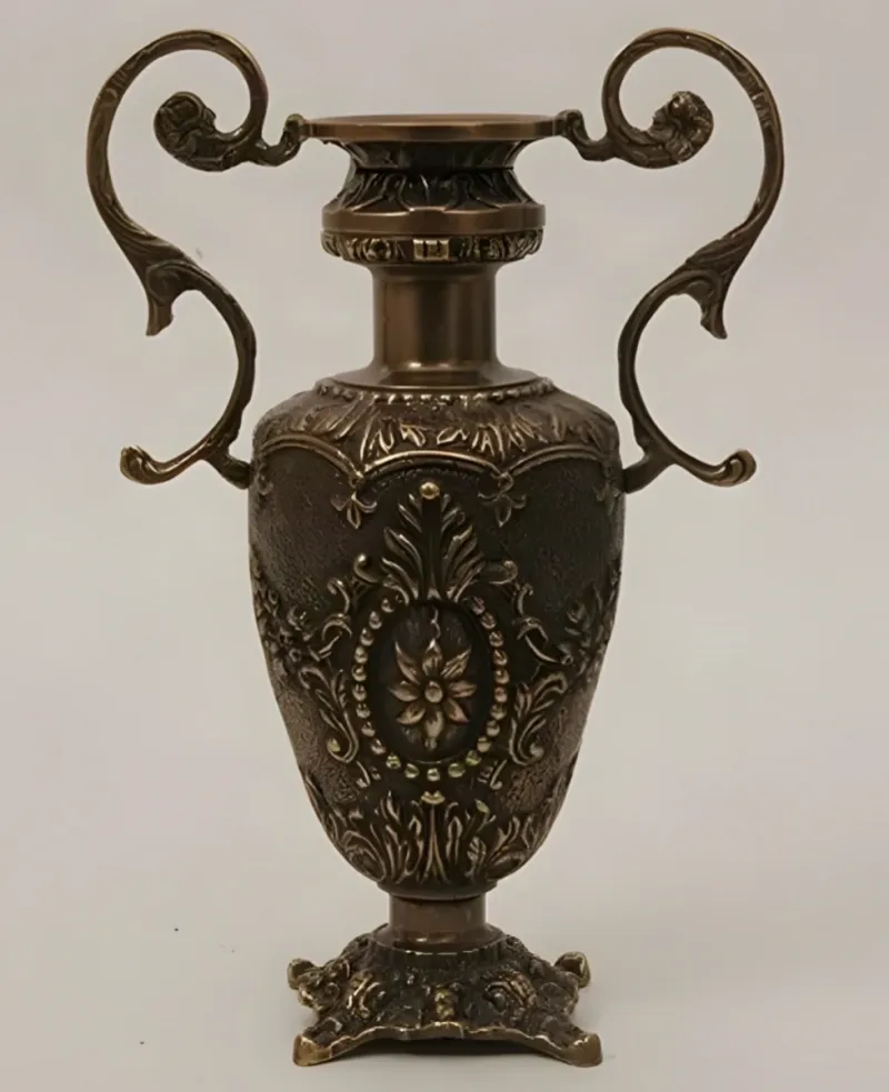 Luxus Barock Bronzevase mit zwei Griffen, verziertem Relief & geschwungenen Griffen – Luxusvasen von Luxury Group International