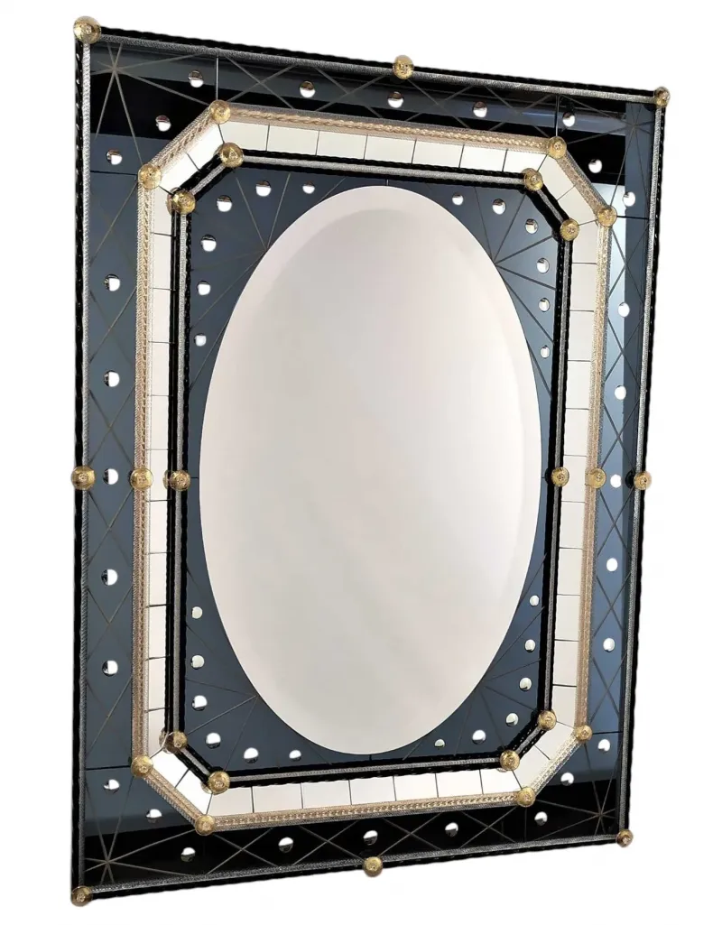 Specchio da Parete Barocco di Lusso con Cornice in Vetro Nero e Centro Ovale Borchiato in Oro Vista frontale di Luxury Group International