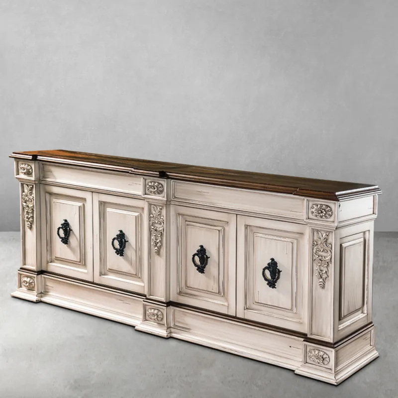 Luxuriöses Barock-Holzsideboard mit vier Schranktüren in antikem Elfenbein-Finish Vorderansicht von Luxury Group International