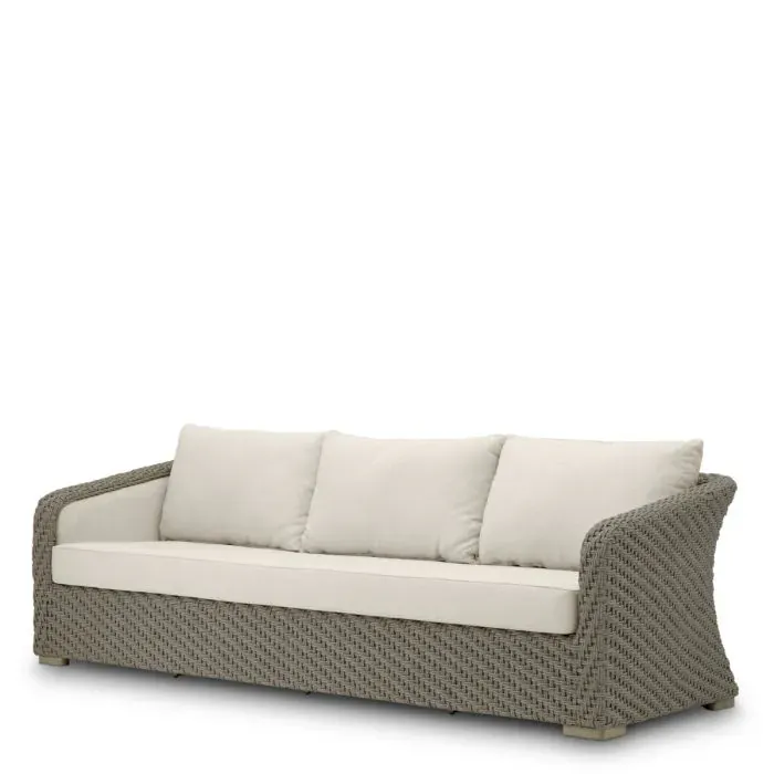 Luxus Beige Outdoor-Sofa mit Geflochtenem Rattanrahmen & Kissen – Luxus Hotelmöbel Vorderansicht von Luxury Group International