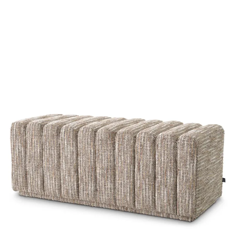 Luxus Beige Gerippte Gepolsterte Bank Ottoman für Elegante Innenräume - Luxus Hotelmöbel Vorderansicht von Luxury Group International