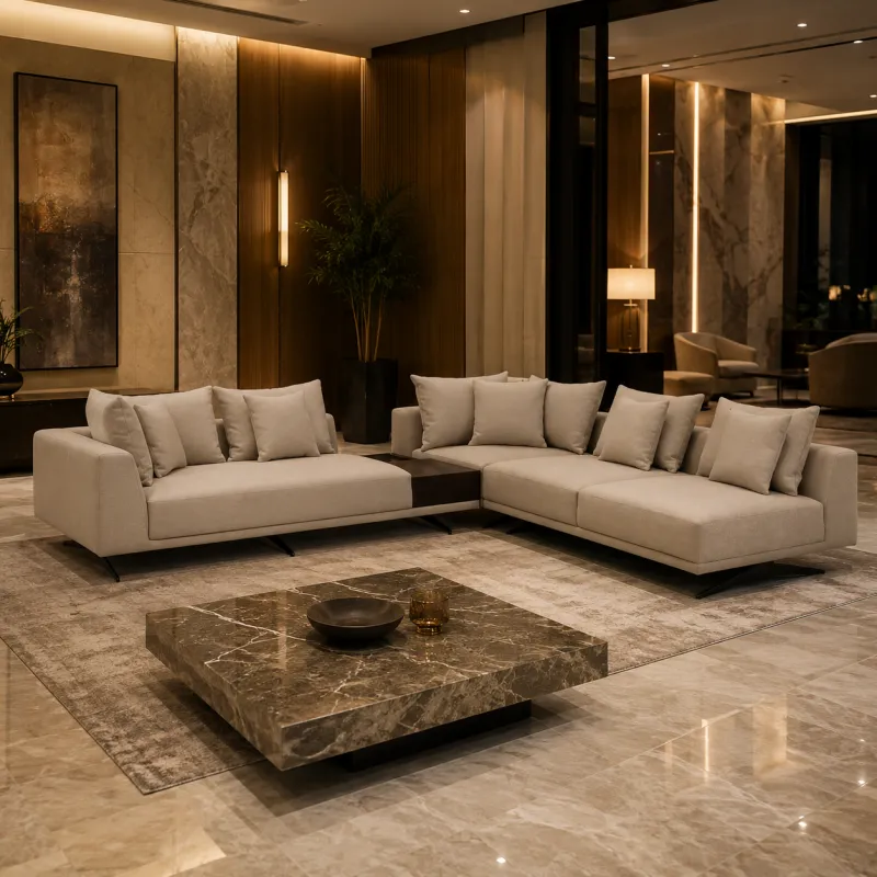 Canapé d'angle beige de luxe avec table d'appoint intégrée et pieds en métal noir - Mobilier de luxe pour hôtel Vue lifestyle par Luxury Group International