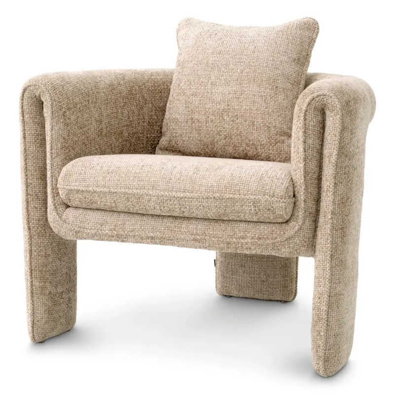 Fauteuil rembourré beige texturé de luxe avec structure sculpturale - Mobilier de luxe pour hôtels Vue de face par Luxury Group International