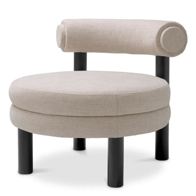 Fauteuil lounge rembourré beige de luxe avec structure en bois noir - Mobilier hôtelier de luxe Vue de face par Luxury Group International