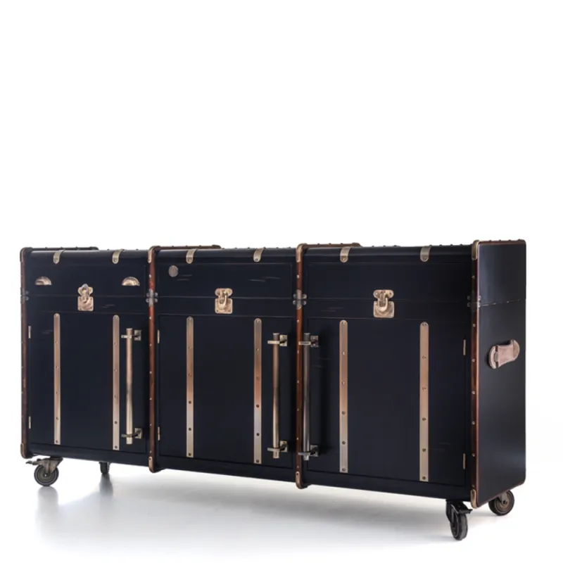 Luxus Schwarzes Aufbewahrungs-Sideboard mit genieteten Messingriemen & rollbarem Gestell – 3 Schubladen & Schränke Vorderansicht von Luxury Group International