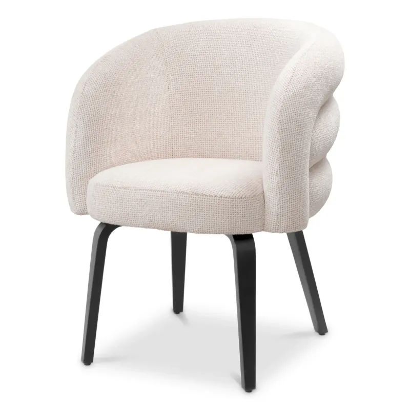 Sillón Bouclé Crema con Respaldo Curvo y Patas de Metal Negro - Mobiliario de Lujo para Hoteles Vista frontal por Luxury Group International