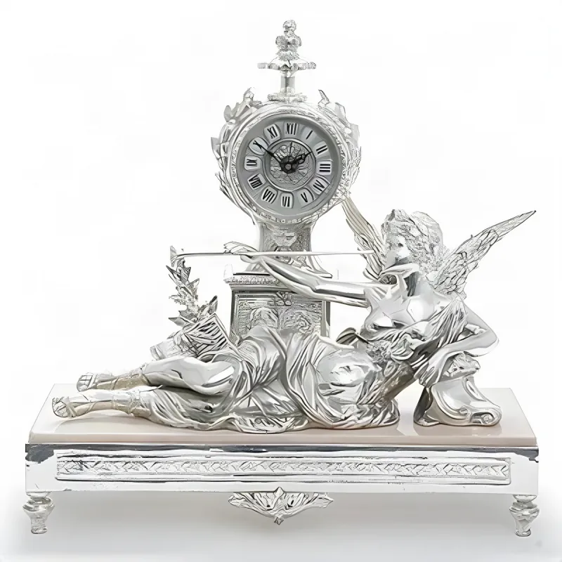 Luxus-Bronze-Tischuhr mit barocker geflügelter Dame und Trompetenskulptur von Luxury Group International