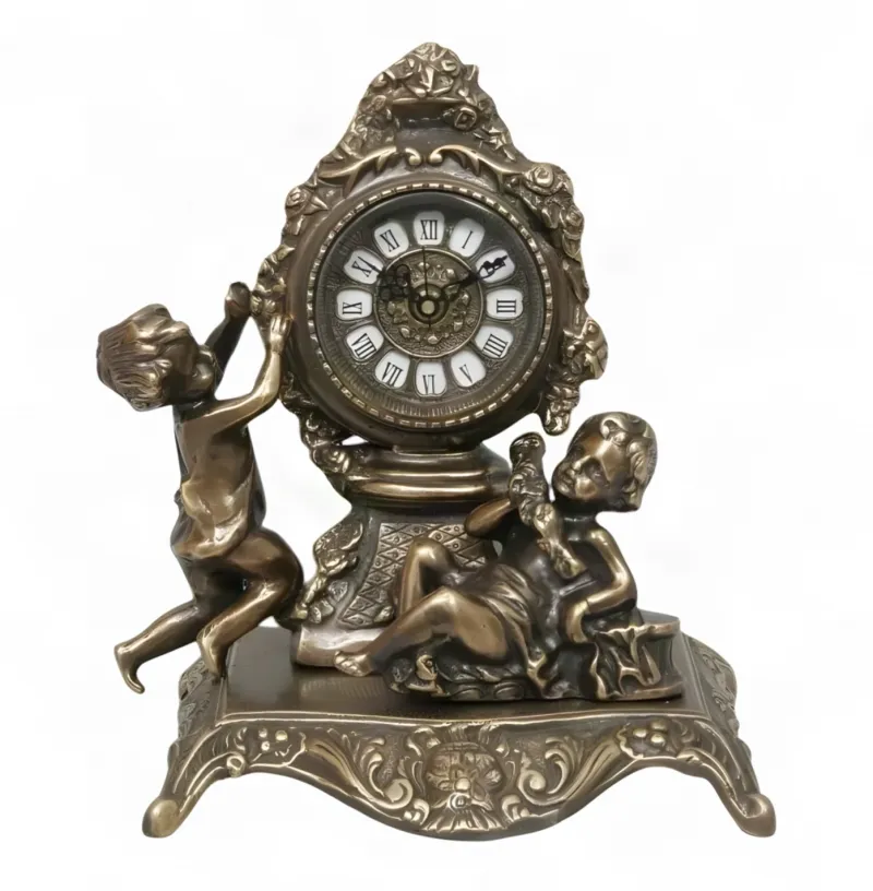 Luxus-Bronze-Tischuhr mit zwei Putten und barockem Blumenwappen Vorderansicht von Luxury Group International
