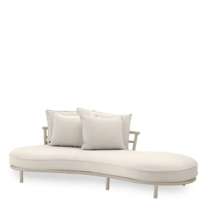 Luxus Cremefarbenes Garten-Sofa mit geschwungenem Design und gepolstertem Daybed – Luxus Hotelmöbel Vorderansicht von Luxury Group International