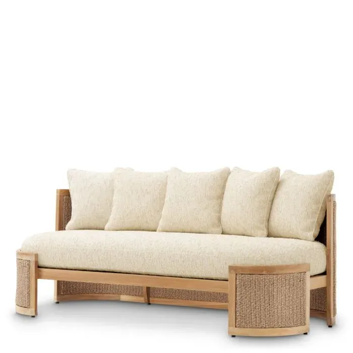 Luxus Creme Polstersofa mit Naturholz- & Geflochtenem Rattanrahmen – Luxus Hotelmöbel Vorderansicht von Luxury Group International