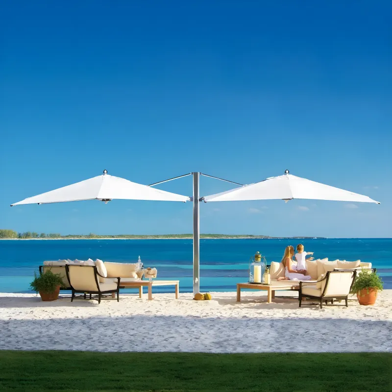Parasol d'extérieur de luxe à double toile avec structure en bois pour bord de piscine Vue de face par Luxury Group International