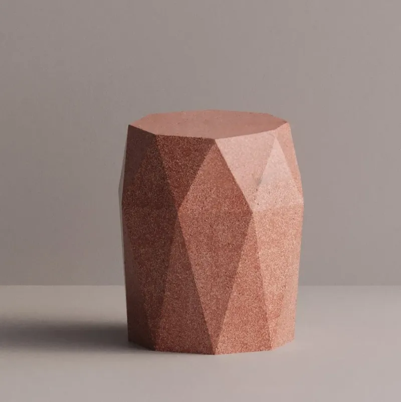 Tavolino Laterale di Lusso in Cemento Geometrico con Design Scultoreo Sfaccettato di Luxury Group International