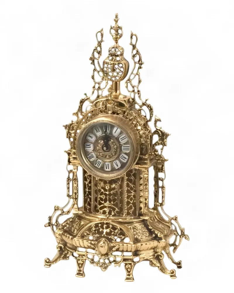 Horloge de Table de Luxe en Bronze Doré avec Flèche Ananas et Cadre Ajouré Baroque Ornemental par Luxury Group International