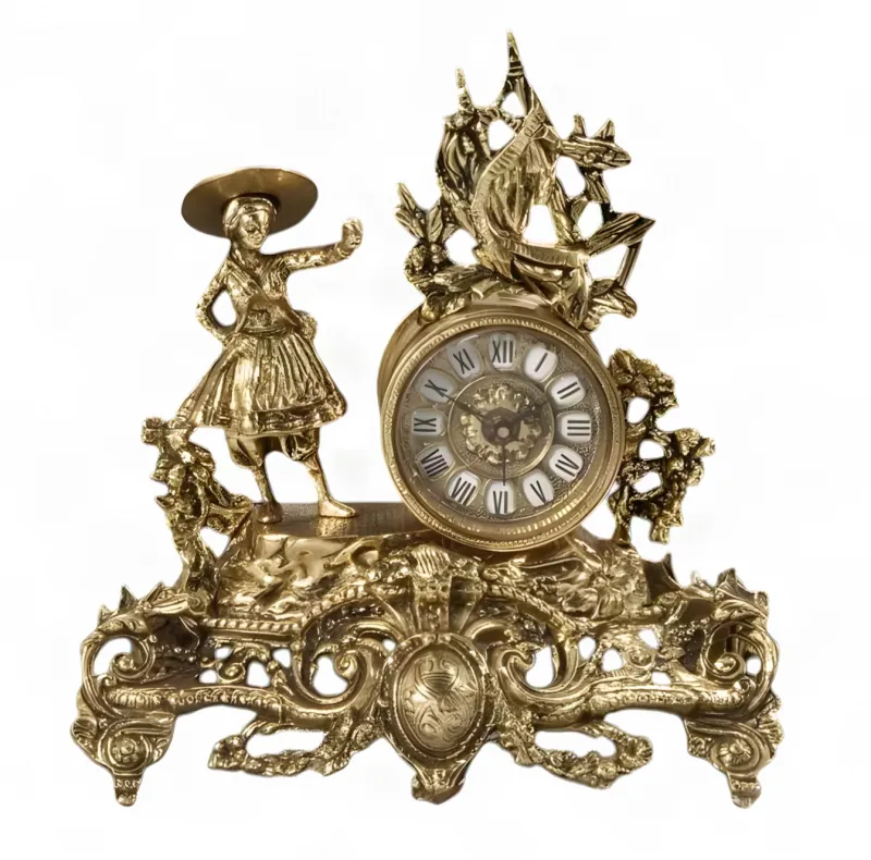 Reloj de Mesa de Bronce Dorado de Lujo con Figura Vendimia y Base Barroca Escultural Ornamental Vista frontal por Luxury Group International